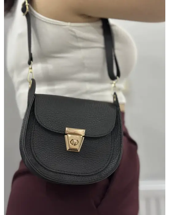 Omarı Şık Siyah Cilt Çanta Modelleri