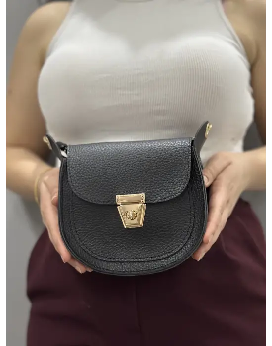 Omarı Şık Siyah Cilt Çanta Modelleri