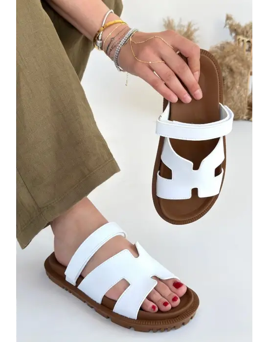 Omarı Yumuşak Tabanlı Beyaz Terlik