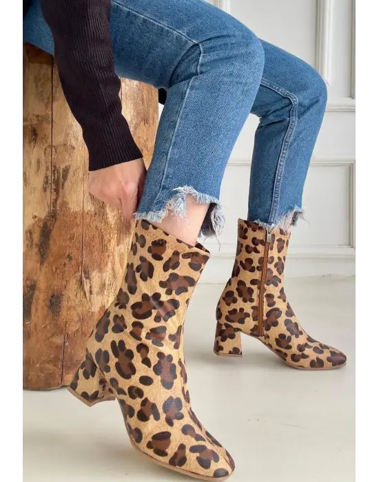 Omarı Leopar Desenli Streç Topuklu Bot