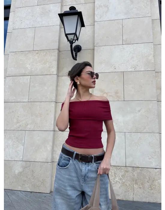 Omarı Elegan Ve Şık Sıfır Kol Bluz