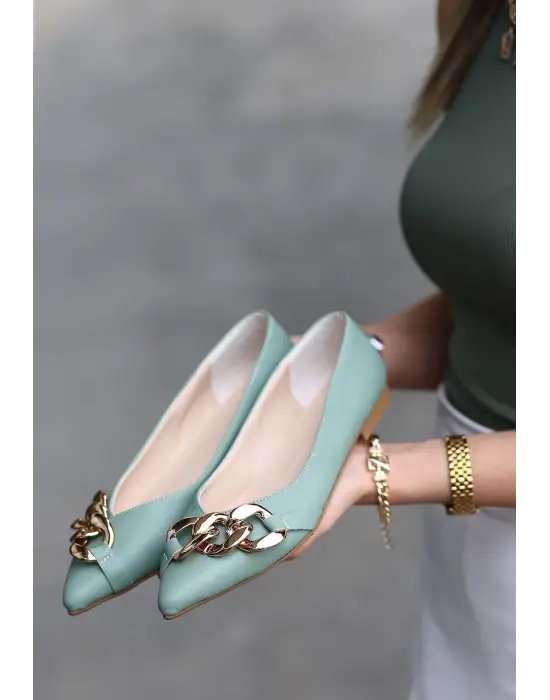 Omarı “Mint Yeşili Zincir Detaylı Babet Ayakkabı”