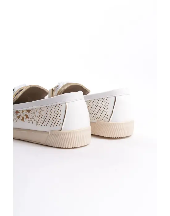 Omarı Çiçek Desenli Rahat Tabaan Bayan Babet Ayakkabı - Beyaz