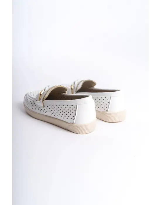 Omarı Rahat Tabanlı Kalp Desenli Beyaz Babet Ayakkabı