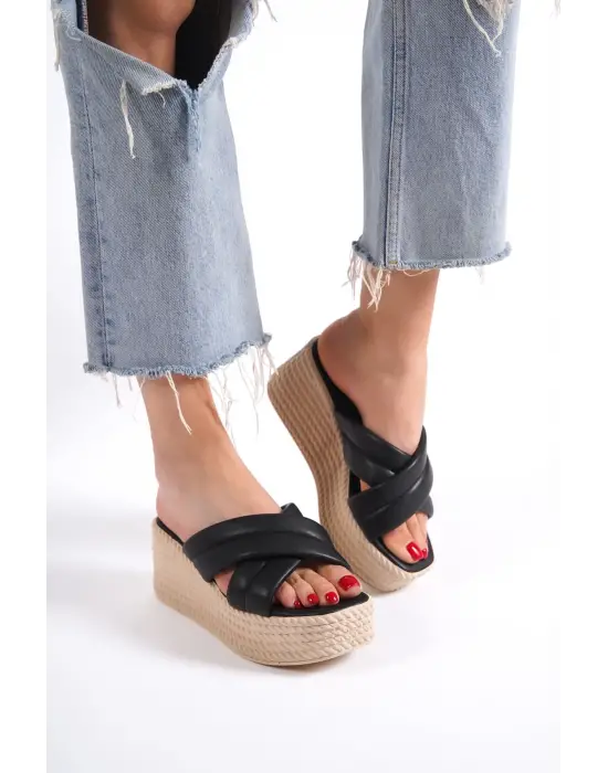 Omarı Rahat Tabanlı Örgü Detaylı Bayan Terlik Siyah