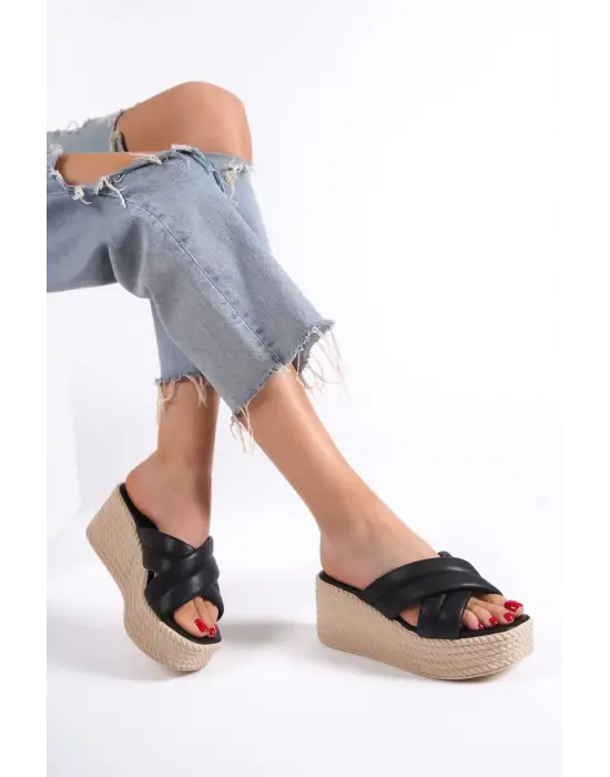 Omarı Rahat Tabanlı Örgü Detaylı Bayan Terlik Siyah