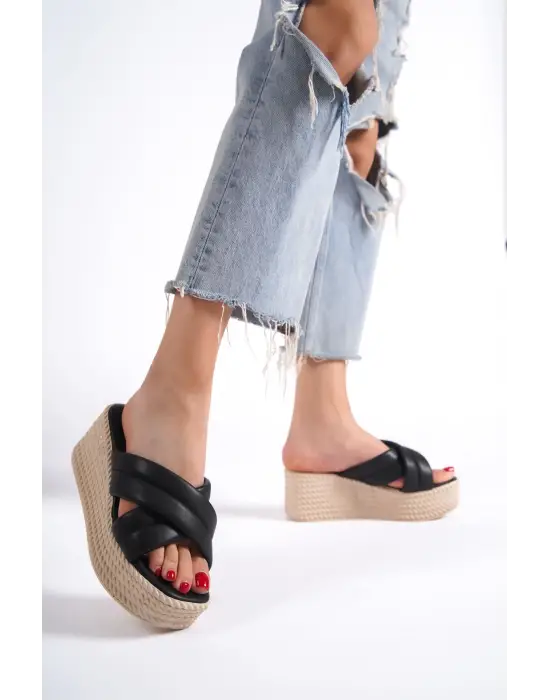 Omarı Rahat Tabanlı Örgü Detaylı Bayan Terlik Siyah