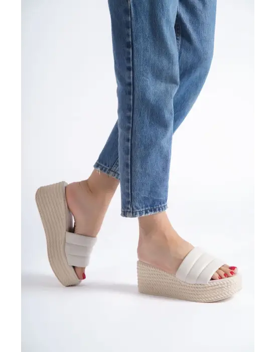 Omarı Rahat Dolgu Topuklu Tabaan Örgülü Bayan Terlik - Krem