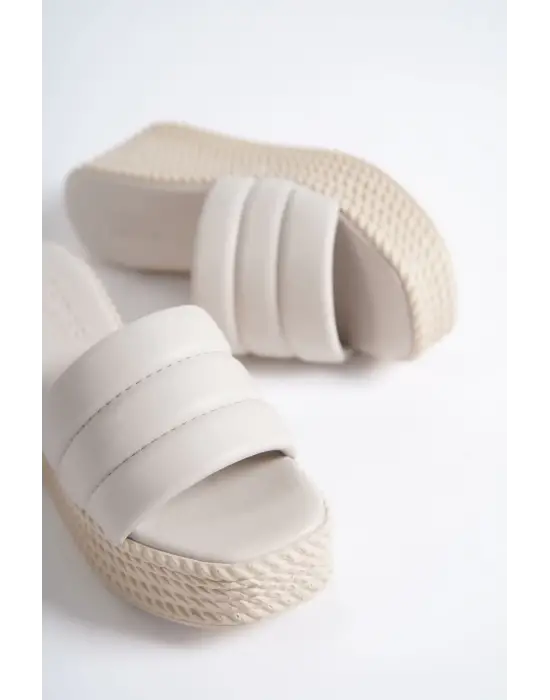 Omarı Rahat Dolgu Topuklu Tabaan Örgülü Bayan Terlik - Krem