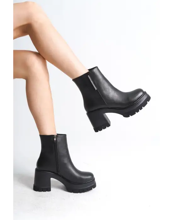 Omarı Yüksek Topuklu Rahatlığı: Siyah Bayan Bot