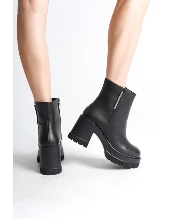 Omarı Yüksek Topuklu Rahatlığı: Siyah Bayan Bot