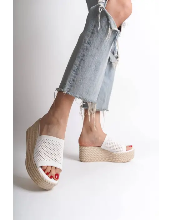 Omarı Modern Taban Örgülü Beyaz Dolgu Topuklu Bayan Terlik