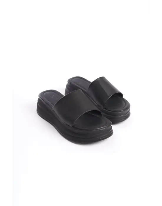 Omarı Rahat ve Şık Siyah Düz Topuklu Bayan Terlik - Kalın Tabanlı