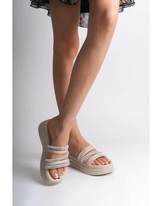 Omarı Rahat ve Şık Tabaan Bayan Terlik - Taşlı Ayakkabı