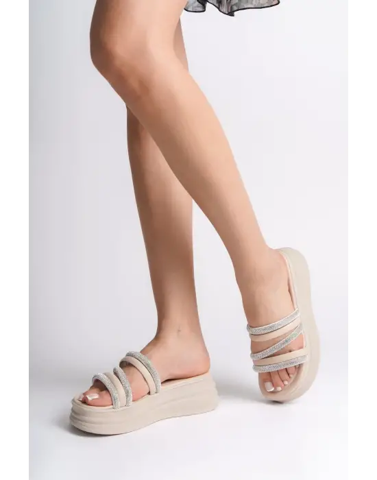 Omarı Rahat ve Şık Tabaan Bayan Terlik - Taşlı Ayakkabı