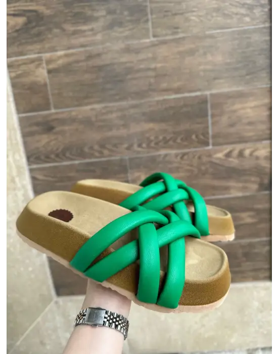 Omarı Doğa ile Uyumlu Yeşil Terlik