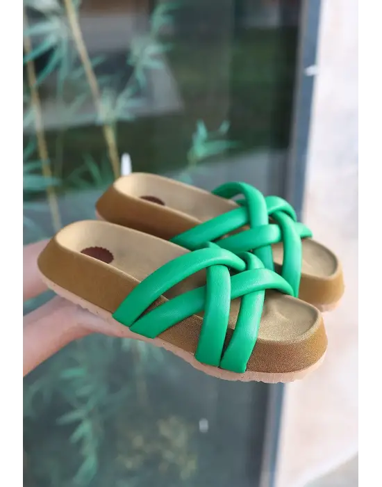 Omarı Doğa ile Uyumlu Yeşil Terlik