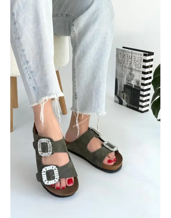 Omarı Doğa ile Uyum İçinde Yeşil Nubuk Terlik