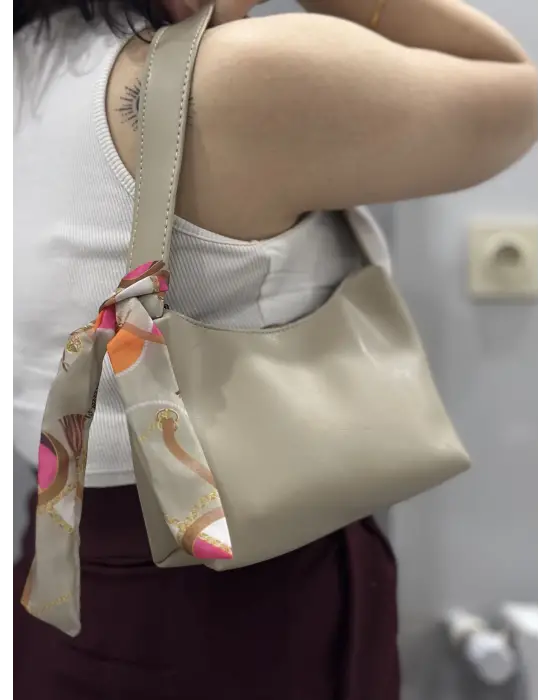 Omarı Yumuşak ve Şık Bej Deri Çanta