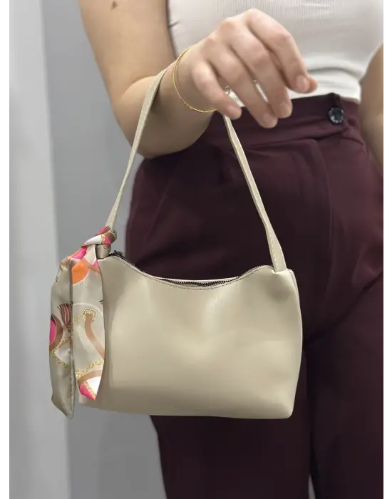 Omarı Yumuşak ve Şık Bej Deri Çanta