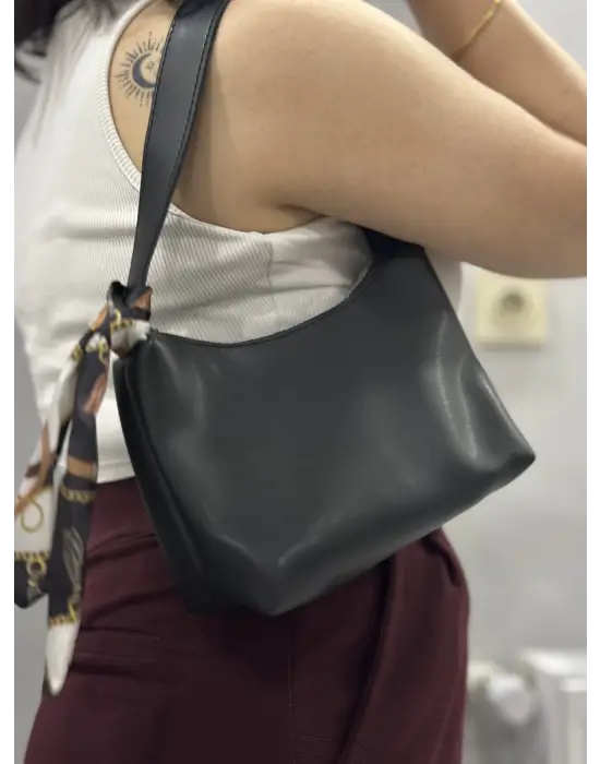 Omarı Siyah Deri Çanta