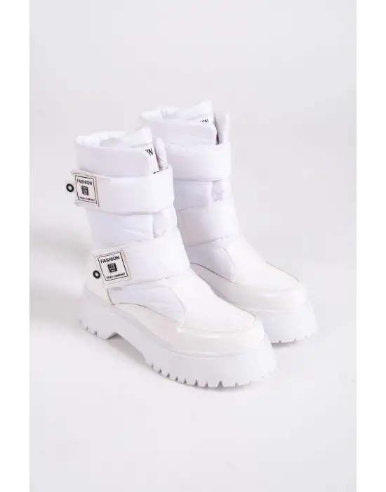 Omarı Etkileyici Beyaz Rugan Bayan Bot