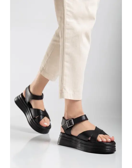 Omarı Kadın Siyah Kemer Detaylı Sandalet Modelleri