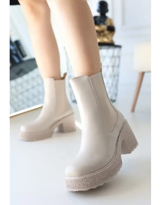 Omarı Yumuşak Yün Detaylı Bej Topuklu Bot