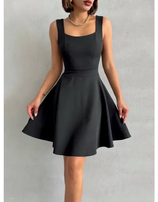 Omarı Zarif Kadın Kare Yaka Elbise