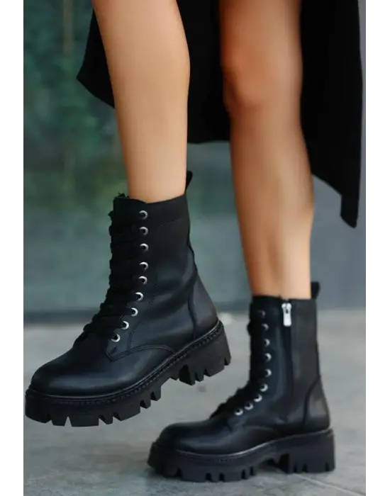 Omarı Siyah Bağcıklı Cilt Bot Modeli