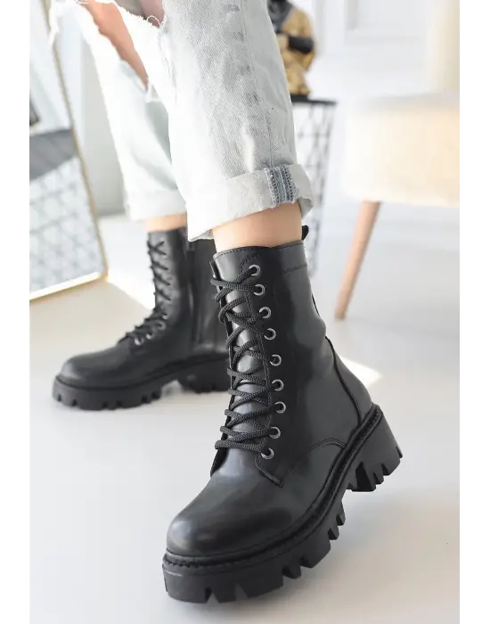 Omarı Siyah Bağcıklı Cilt Bot Modeli