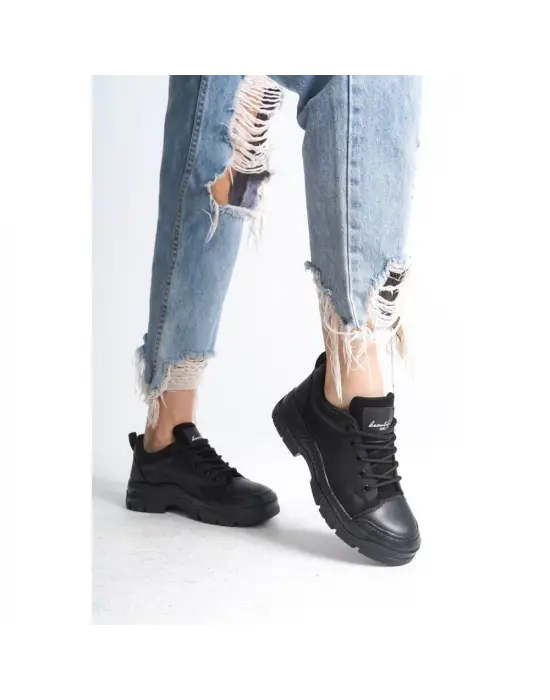 Omarı Siyah Bağcıklı Spor Ayakkabı