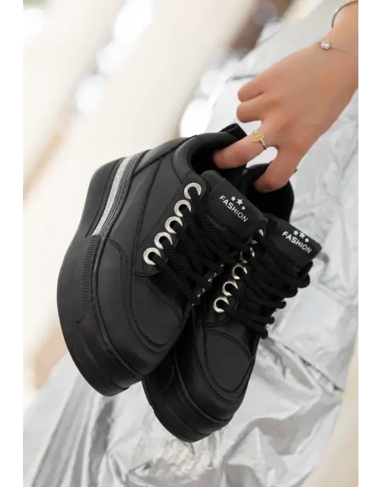 Omarı Siyah Bağcıklı Spor Ayakkabı