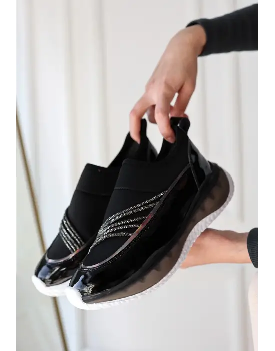 Omarı Streç Detaylı Siyah Spor Ayakkabı