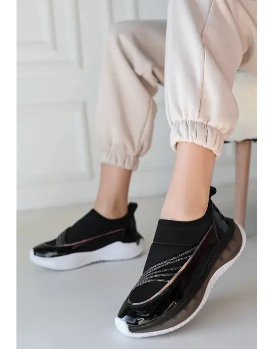 Omarı Streç Detaylı Siyah Spor Ayakkabı