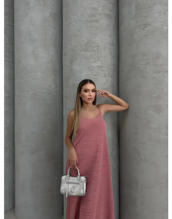 Omarı Göz Alıcı Piliseli Uzun Elbise