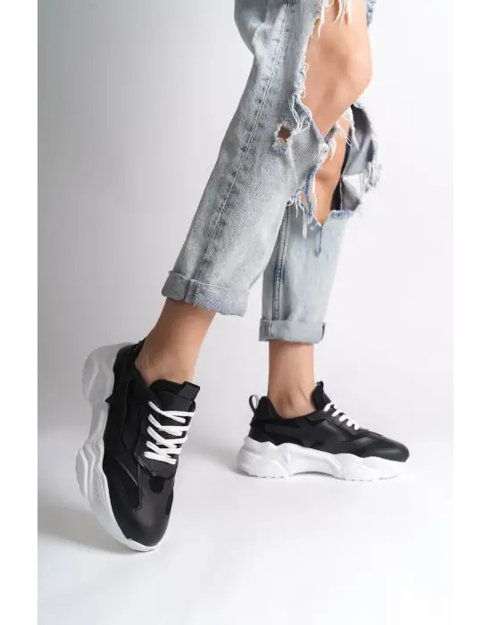 Omarı Rahat Tabanlı Siyah Bayan Spor Ayakkabı