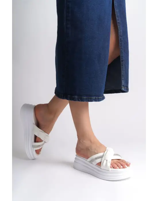 Omarı Desenli Taşlı Kalın Tabanlı Rahat Türk Bayan Terliği - Beyaz