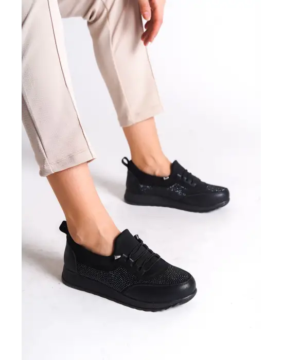 Omarı Rahat Tabaan Taş Detaylı Klasik Bayan Babet Ayakkabı - Siyah
