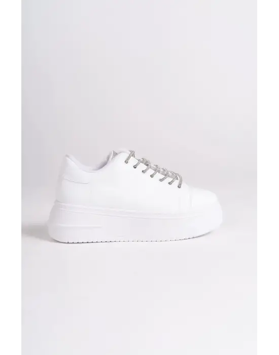 Omarı Taşlı Beyaz Bayan Spor Ayakkabı - Rahat ve Stil Sahibi