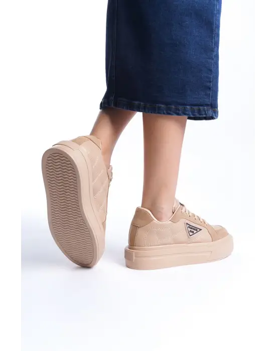 Omarı Rahat ve Şık Desenli Bayan Spor Ayakkabı