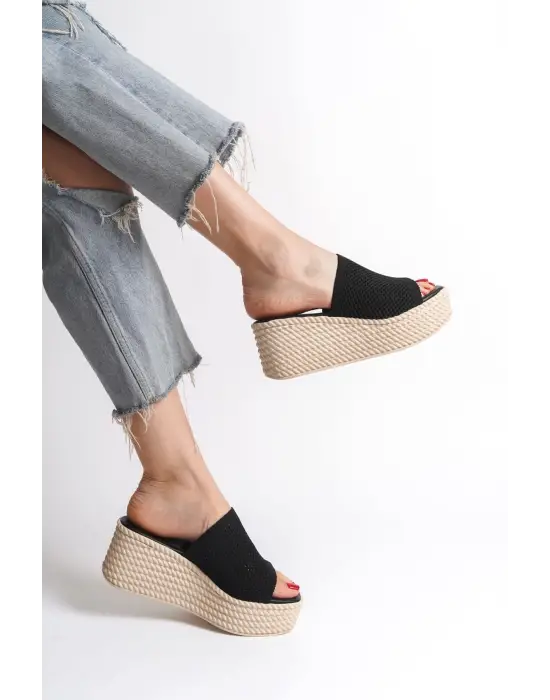 Omarı Triko Detaylı Dolgu Topuklu Rahat Bayan Terlik - Siyah