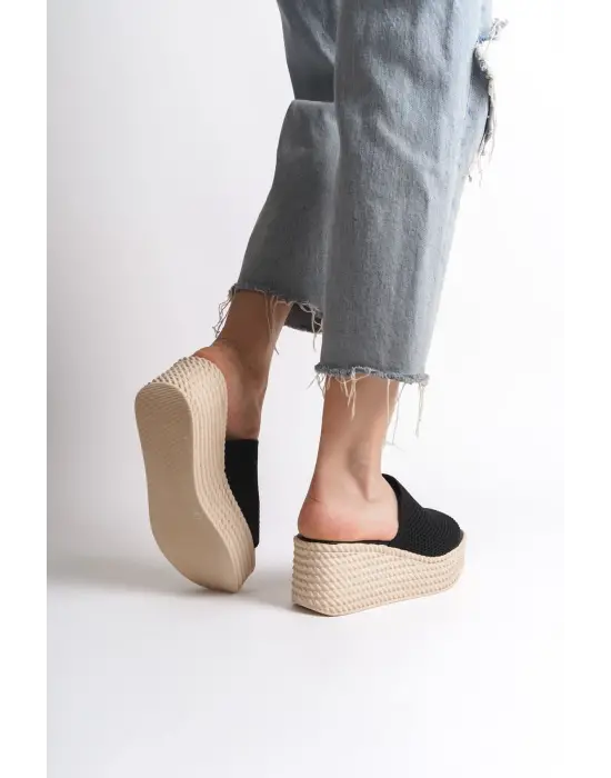 Omarı Triko Detaylı Dolgu Topuklu Rahat Bayan Terlik - Siyah