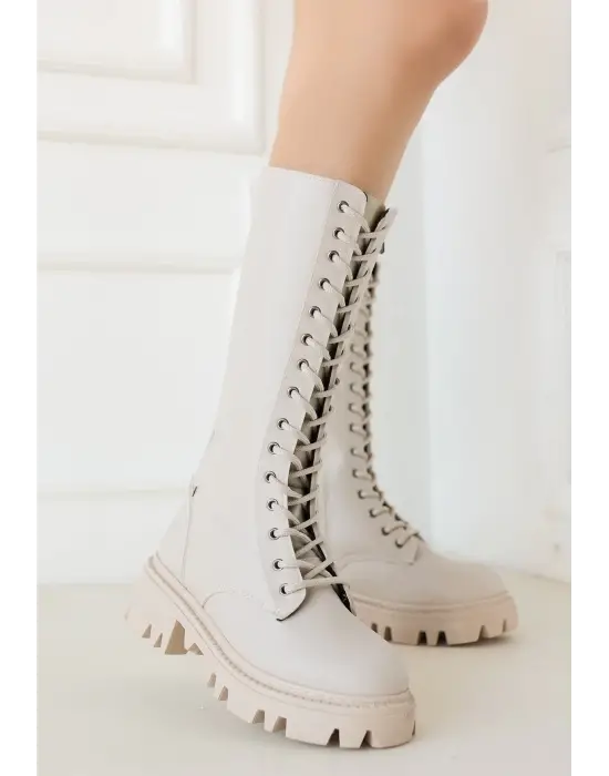 Omarı Göz Alıcı Bej Bağcıklı Çizme