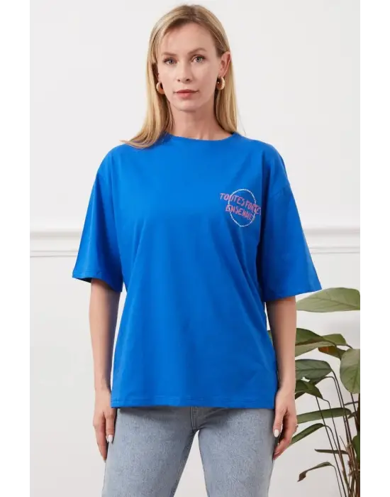 Omarı Rahat Kesim Çiçek Desenli Baskılı Tişört