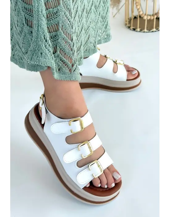 Omarı Rahatlığıyla Öne Çıkan Beyaz Cilt Sandalet