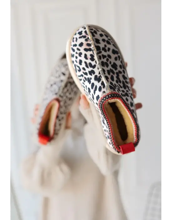 Omarı Zarif Çita Desenli Süet Bot