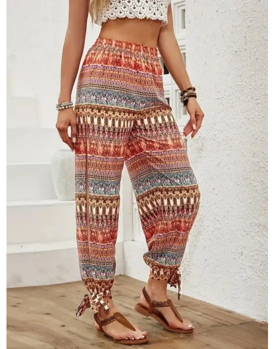 Omarı Yırtmaç Detaylı Desenli Bürümcük Pantolon