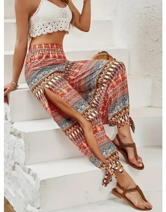 Omarı Yırtmaç Detaylı Desenli Bürümcük Pantolon