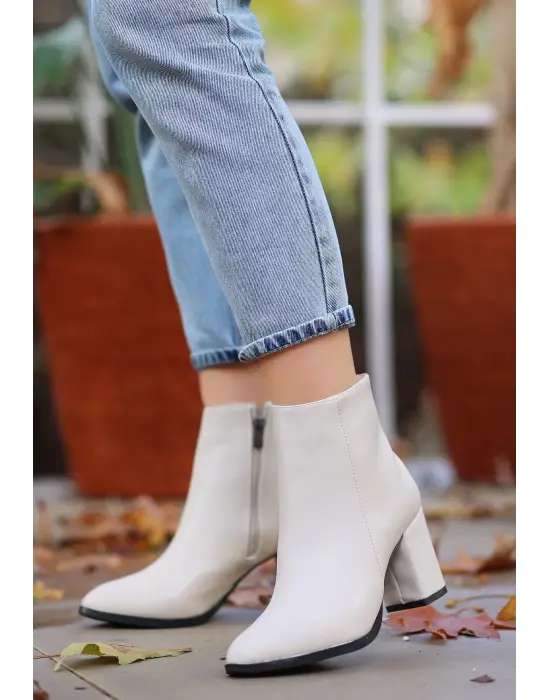 Omarı Yumuşak Dokulu Bej Topuklu Bot